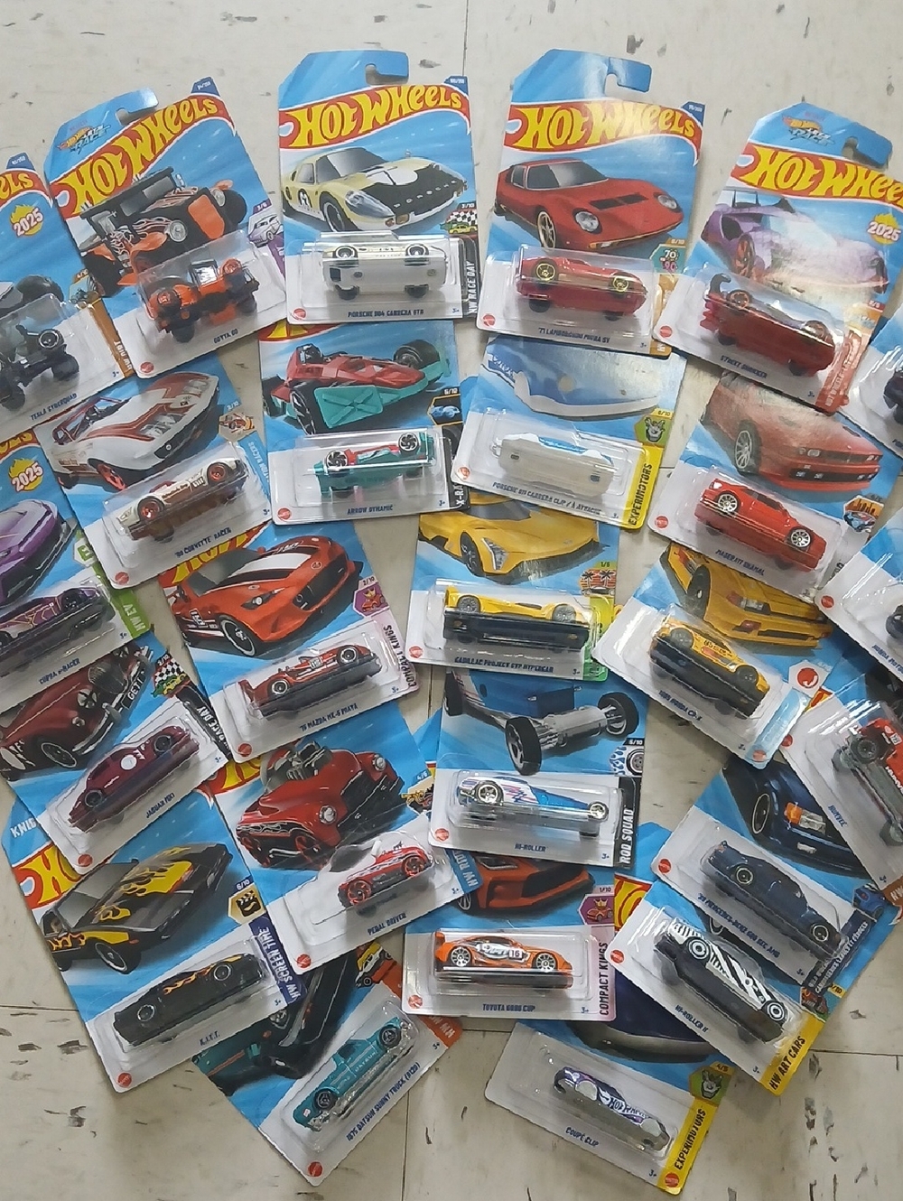 HOTWHEELS Variety Pack 30 Cars, Netflix, Drift N Break, Let's Race